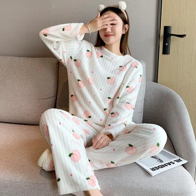 冬季新款保暖大码睡衣女款卡通风珊瑚绒加厚圆领套头式家居服套装