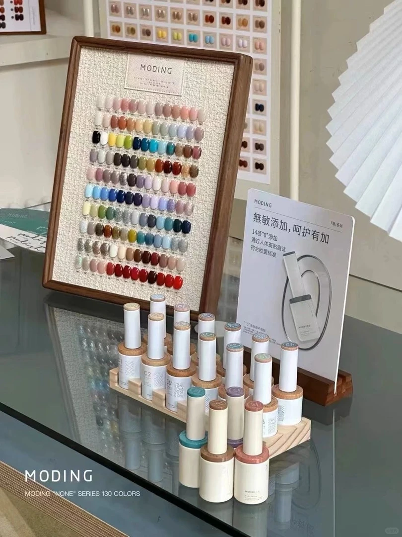 美博会新品：130色末町小布町瓶装高端门店开店大套甲油胶木质色板