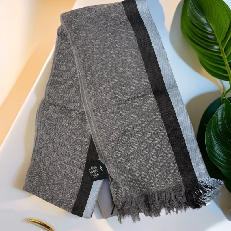 95新 GUCCI/古驰 经典双g灰色围巾百搭休闲时尚