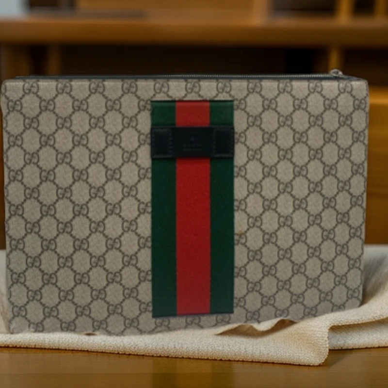 95新 GUCCI/古驰 时尚手拿包简约设计多功能收纳包005743