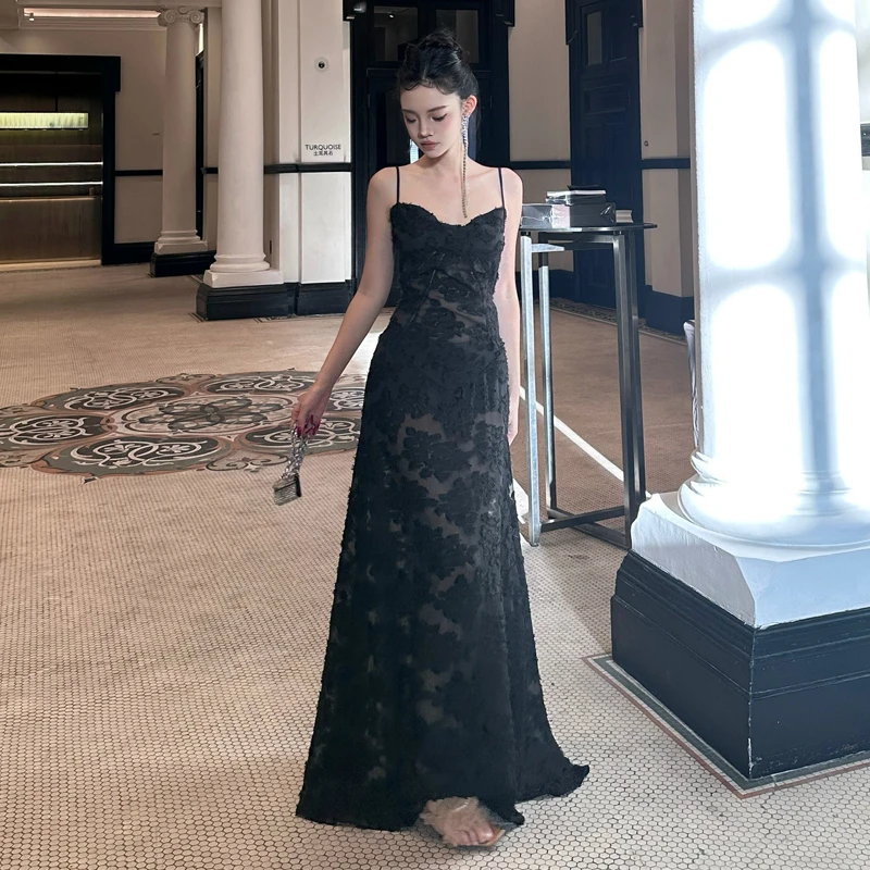 法式度假浪漫氛围吊带花瓣镂空微透性感高级收腰大裙摆长裙