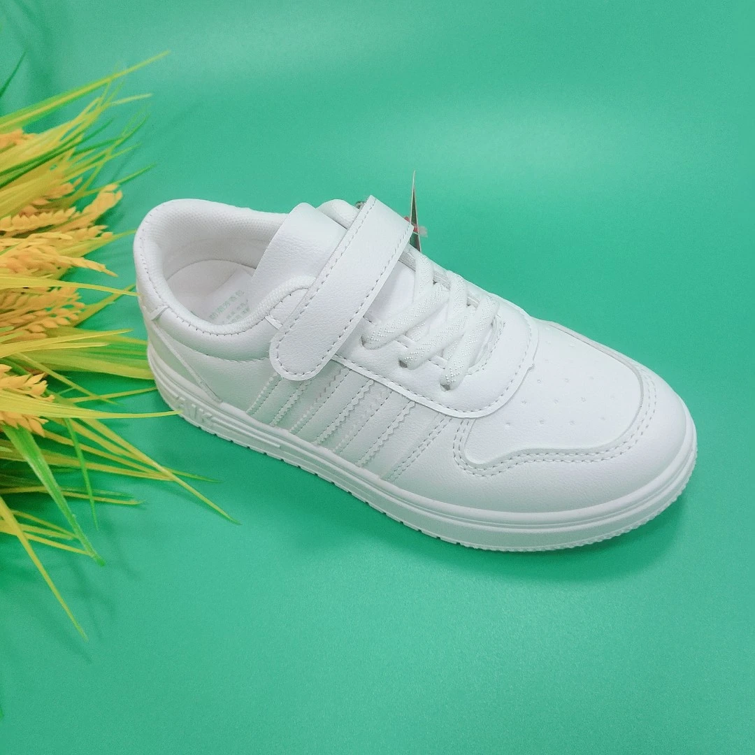 马儿童运动板鞋皮面2381