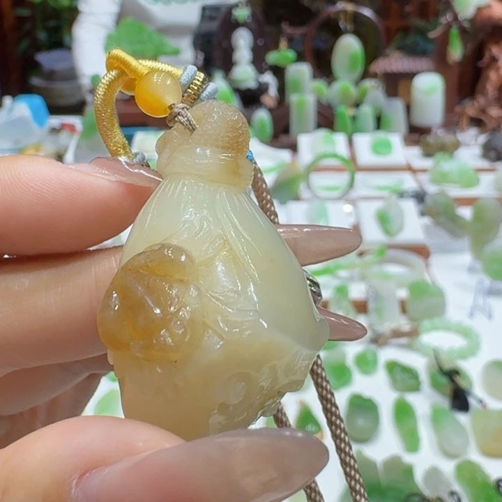 和田玉且末糖呱呱未镶嵌