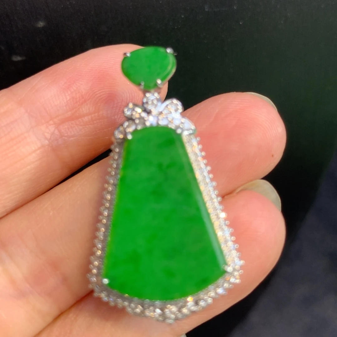 翡翠颈饰18K金镶嵌翡翠