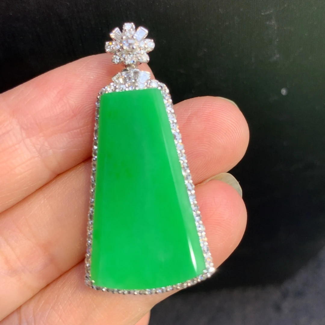 翡翠颈饰18K金镶嵌翡翠