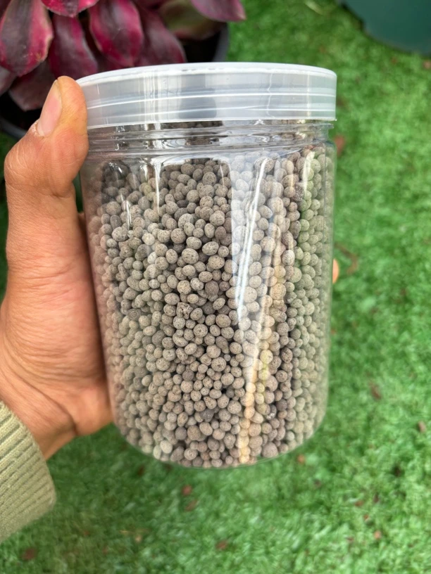 拍2发3，我们家法师用的水溶肥，均衡型水溶性肥，一瓶500g