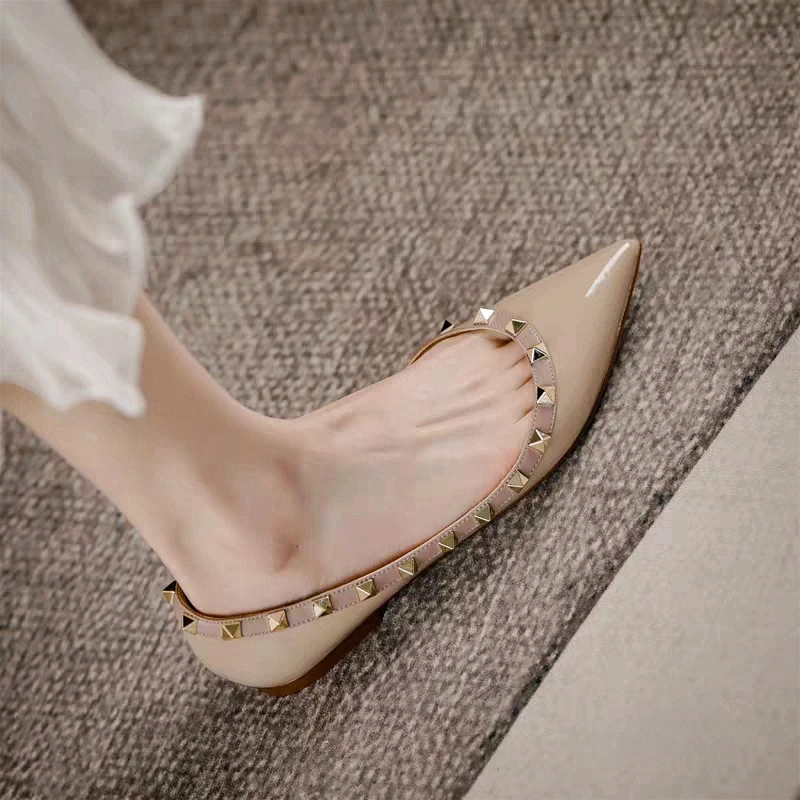 平底款~尖头平底鞋铆钉浅口经典百搭软底粗跟单鞋女