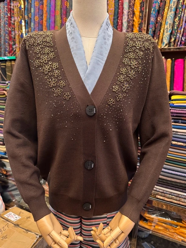 新款重工钉珠V领高档针织开衫百搭气质款时尚减龄