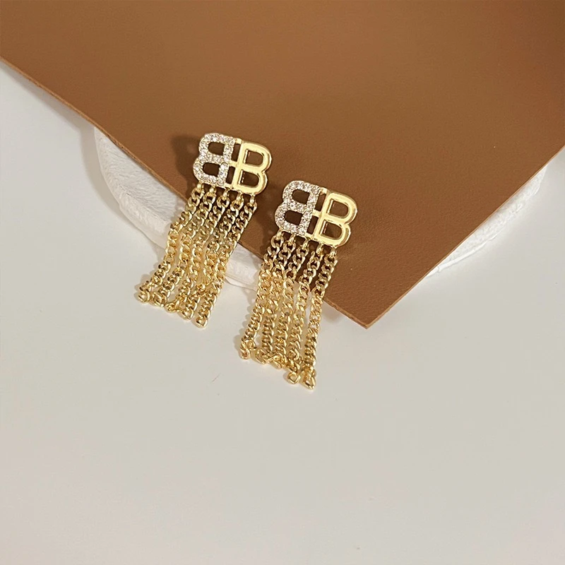 GEFFETA/格菲塔 字母流苏耳环众复古高级感2024新款五金女孩