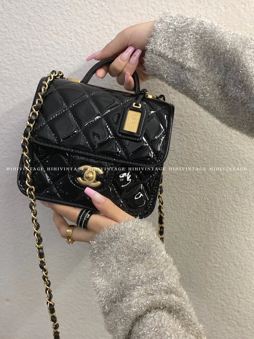 99新 Chanel/香奈儿 HIHI精选/Chanel黑金漆皮邮差包8774651