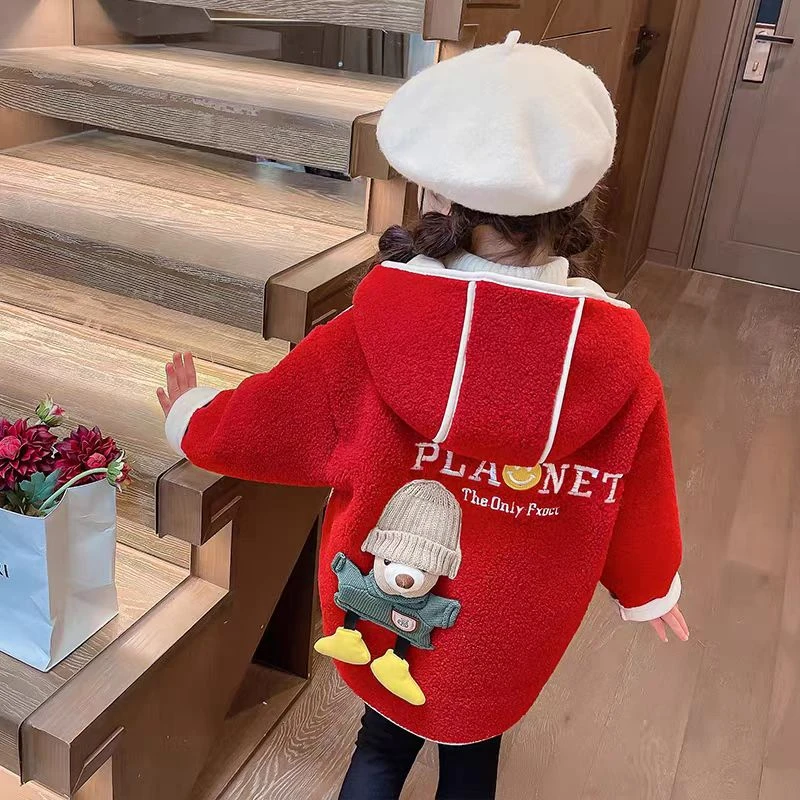 女童羊羔绒外套儿童冬季大衣2024新款洋气时髦女宝宝加绒连帽风衣