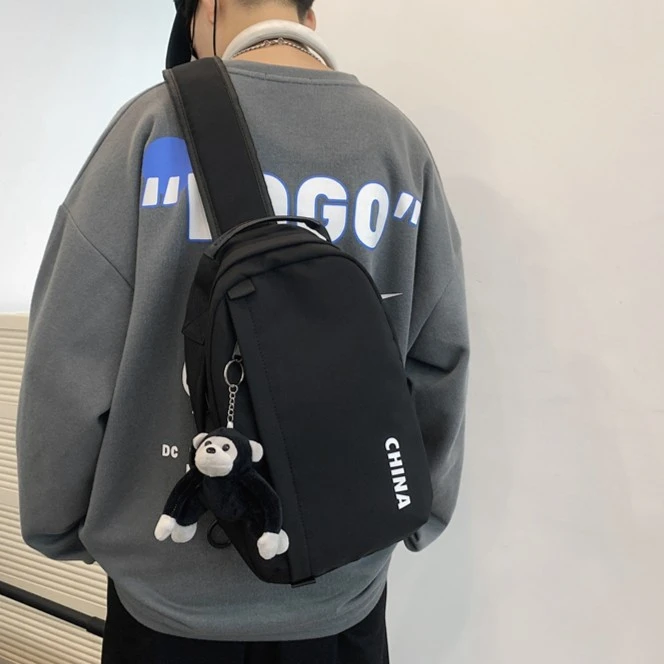 潮牌男士斜挎包新款百搭日系胸包ins潮小挎包男夏季背包女单肩包