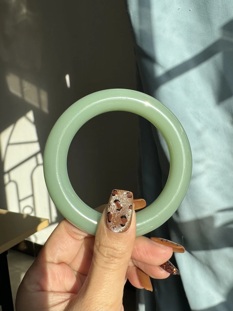 z001俄罗斯夹层料粉青圆条和田玉手镯54-56圈口