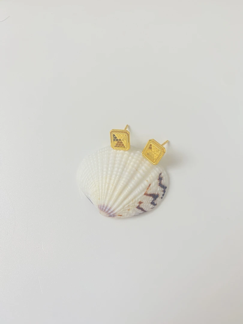 足金999 长方块鱼鳞耳钉