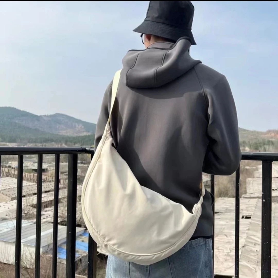 专属百搭款男女同款挎包大号饺子包纯色单肩包轻便可调节包包1007