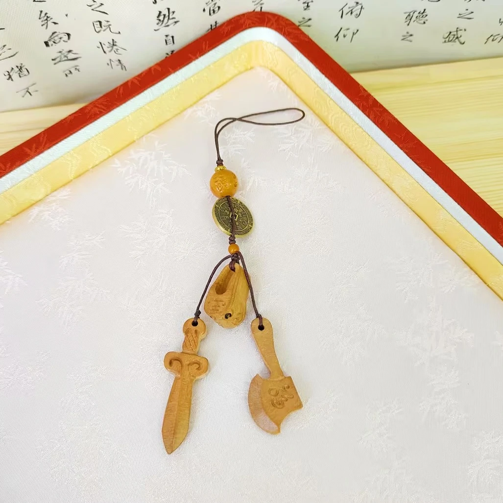 非金属木质吊坠 【嘉一珠宝】踩small人-桃木手机挂-AF4736