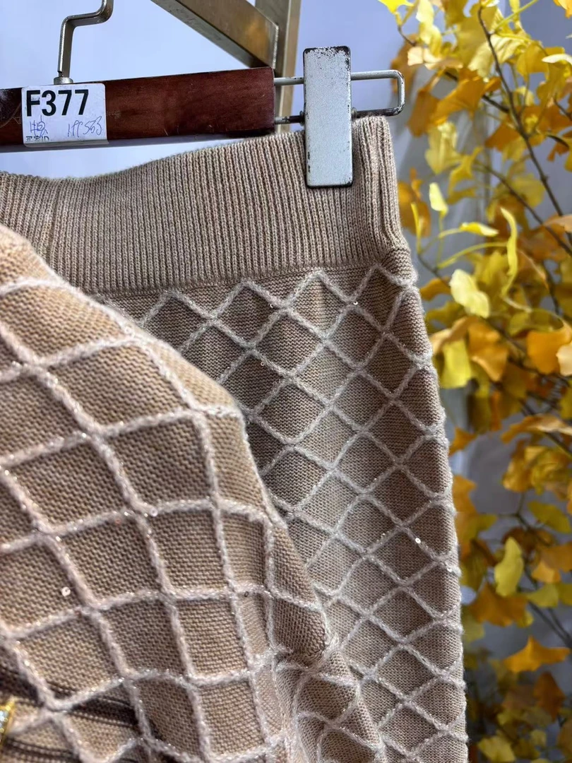 [十一]  女款秋冬气质时尚百搭潮流卡其小香套装 ZK113