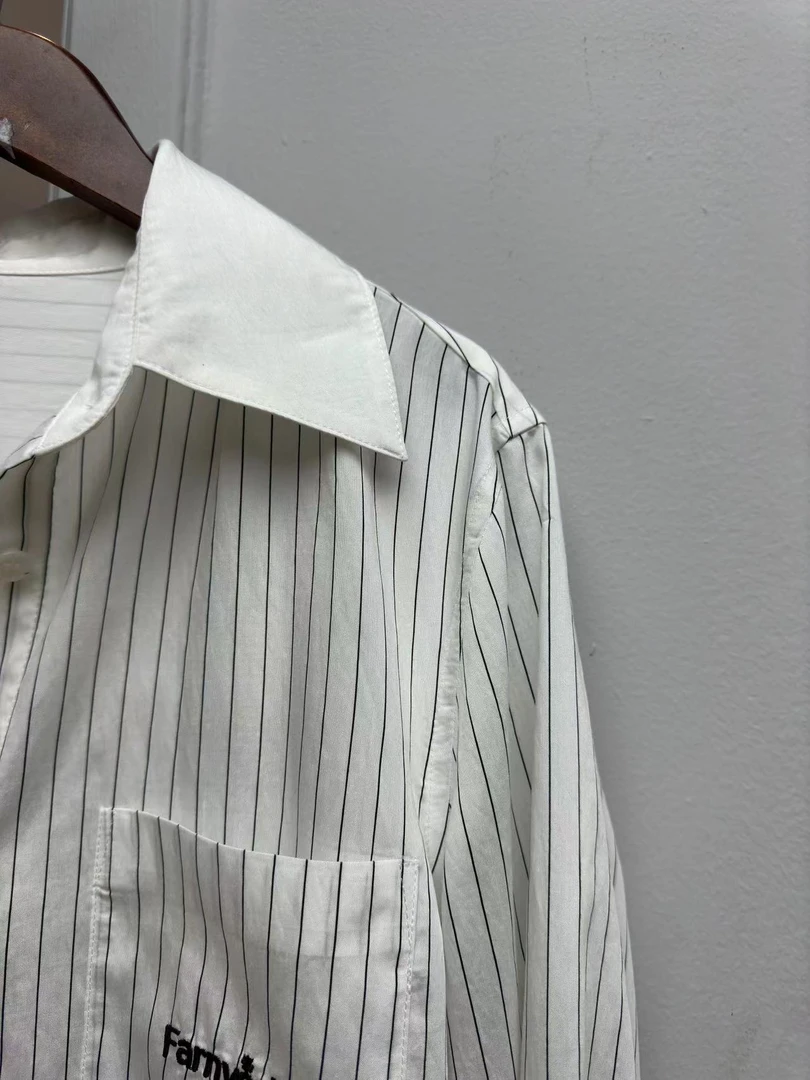 [富贵] H休闲 领口白色条纹胸口字母刺绣衬衫 24XFT-916