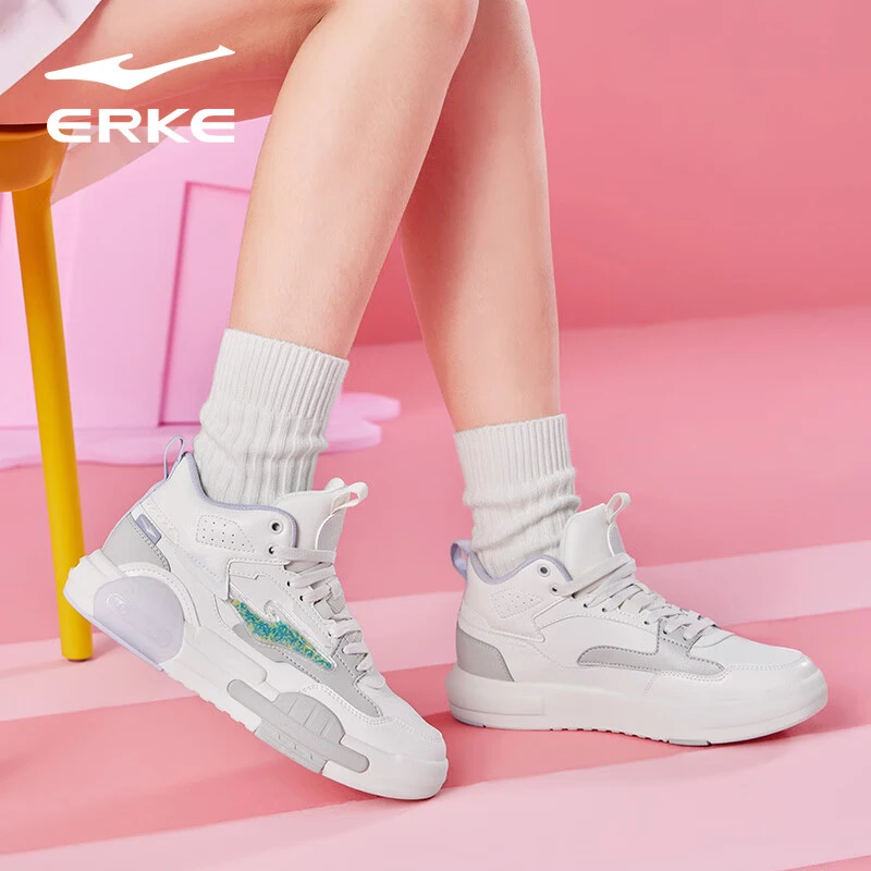 鸿星尔克奶油女子潮流百搭舒适高帮板鞋休闲鞋子52122301415