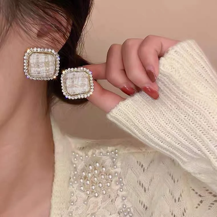 铜合金耳饰 气质复古小众设计感耳环百搭小香风棋盘格耳环1271