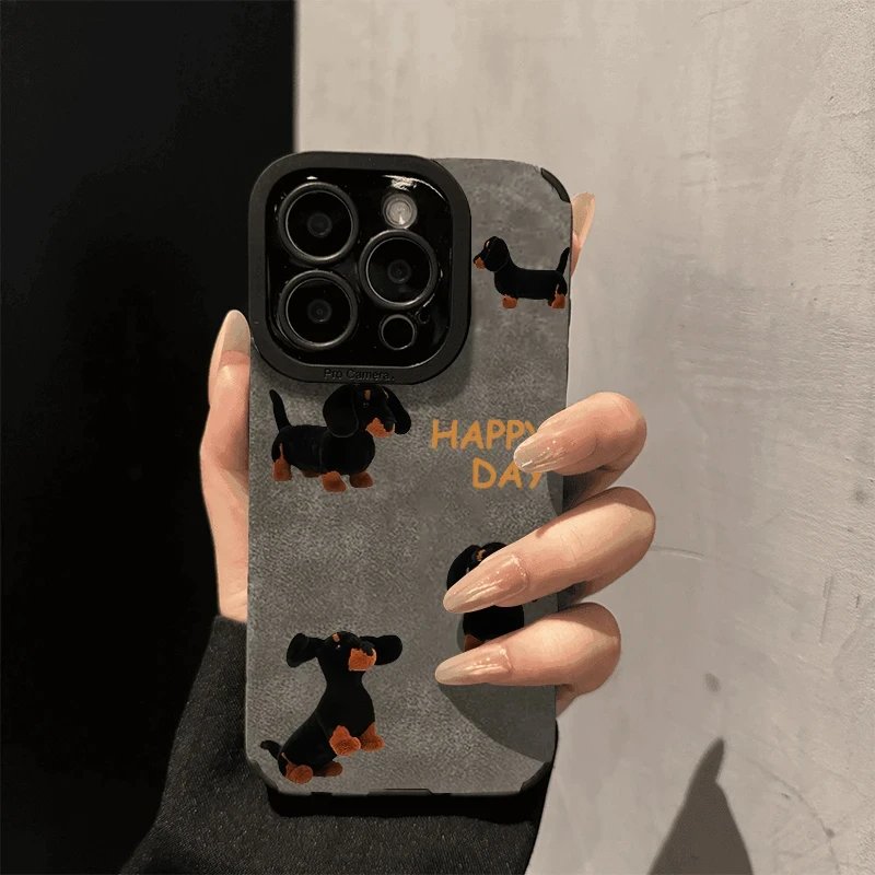 高端黑皮腊肠狗翻毛皮适用苹果16pro手机壳VIVO华为小米OPPO防摔