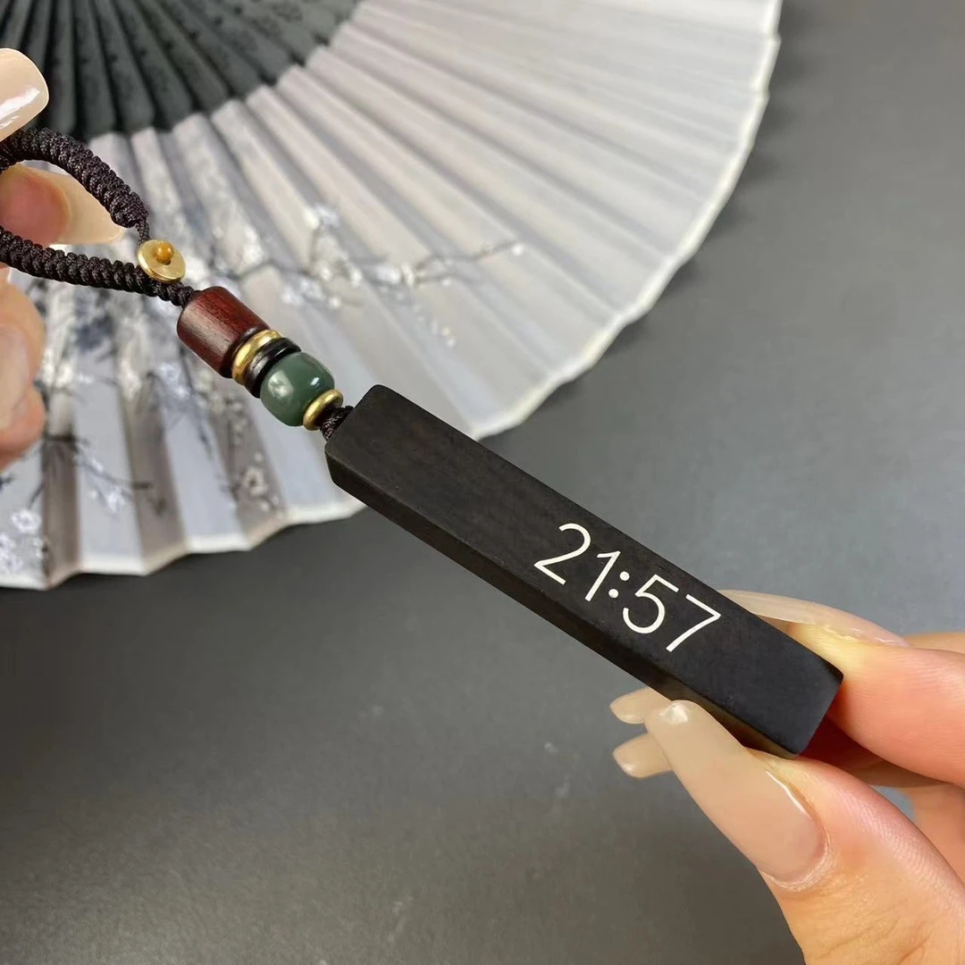 21点57分 天然檀木手工嵌银钥匙扣挂件