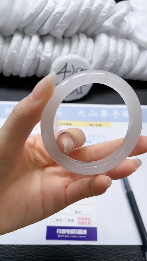 【闪购商品】石英质玉手镯未镶嵌D62-54