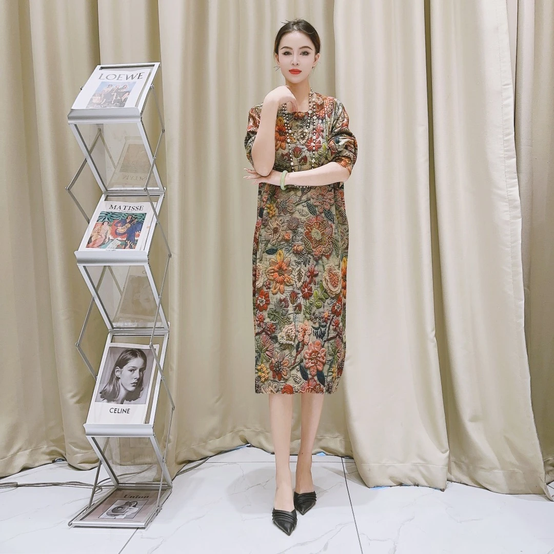 5697炫彩仿水貂气质设计师秋冬长款提花轻奢针织连衣裙