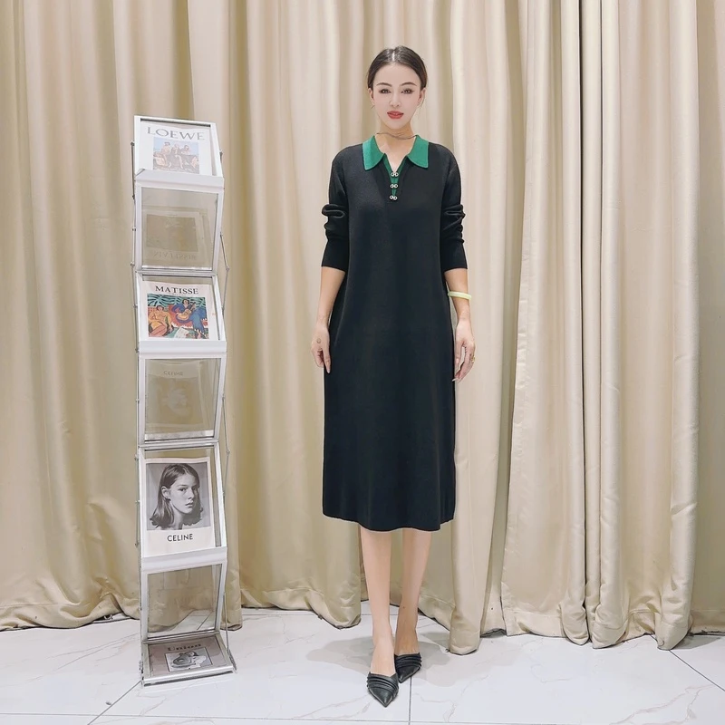 5736绿黑领气质设计师秋冬长款提花轻奢针织连衣裙