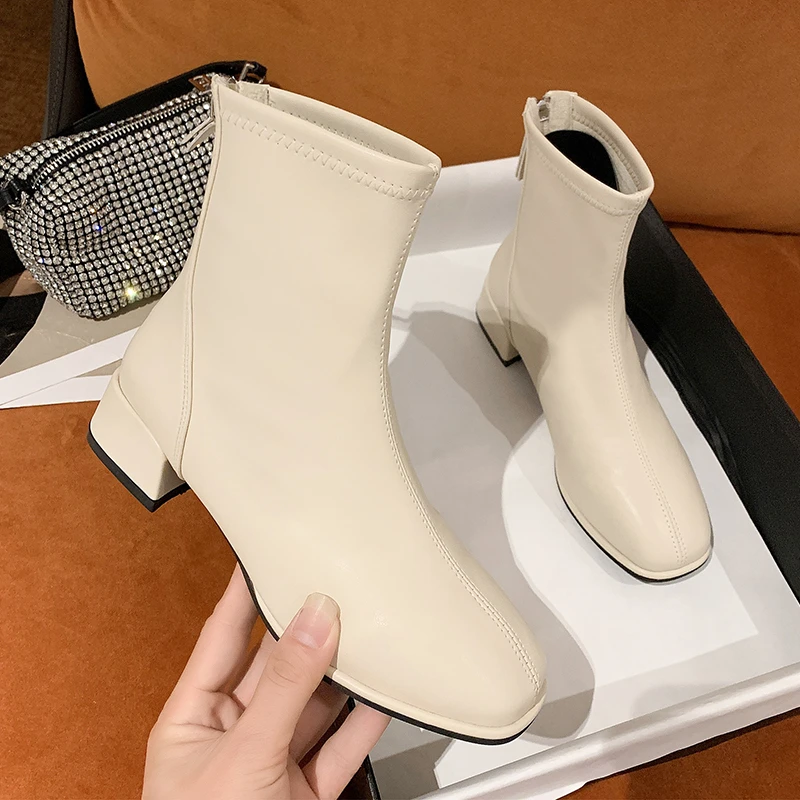 网红低跟小短靴女2024新款秋冬百搭马丁靴时尚方头粗跟软皮瘦瘦靴