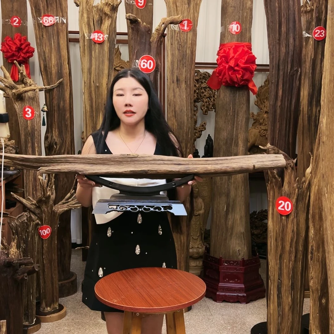 沉香摆件+底座……