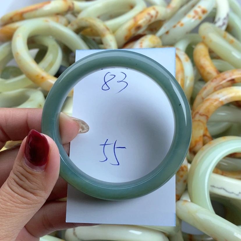 【闪购商品】蛇纹石玉手镯未镶嵌小**?