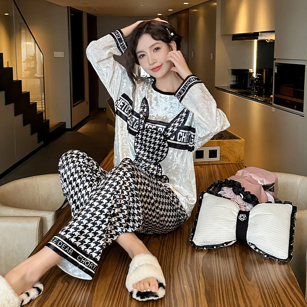 带胸垫2024年新款金丝绒睡衣女春秋季长袖可爱卡通秋冬家居服套装