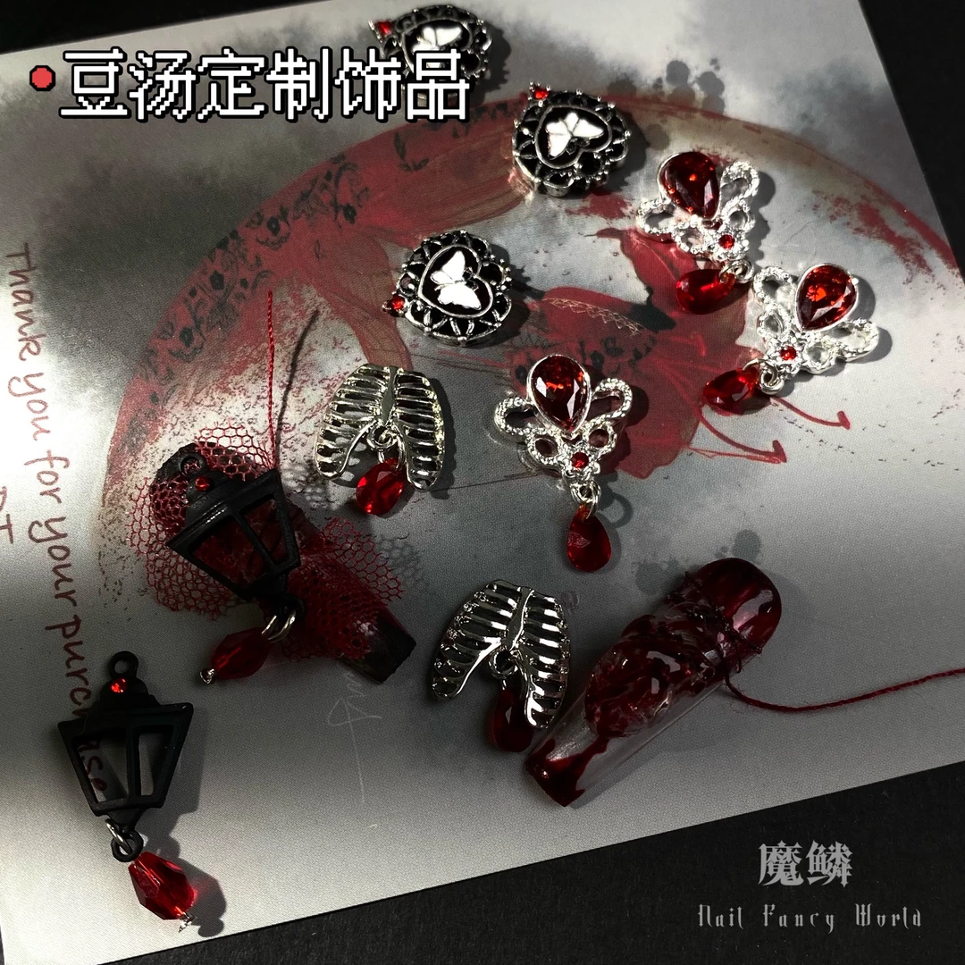 【豆汤正品】辣妹风融银愛字血滴吊坠人体肋骨血滴吊坠美甲饰品