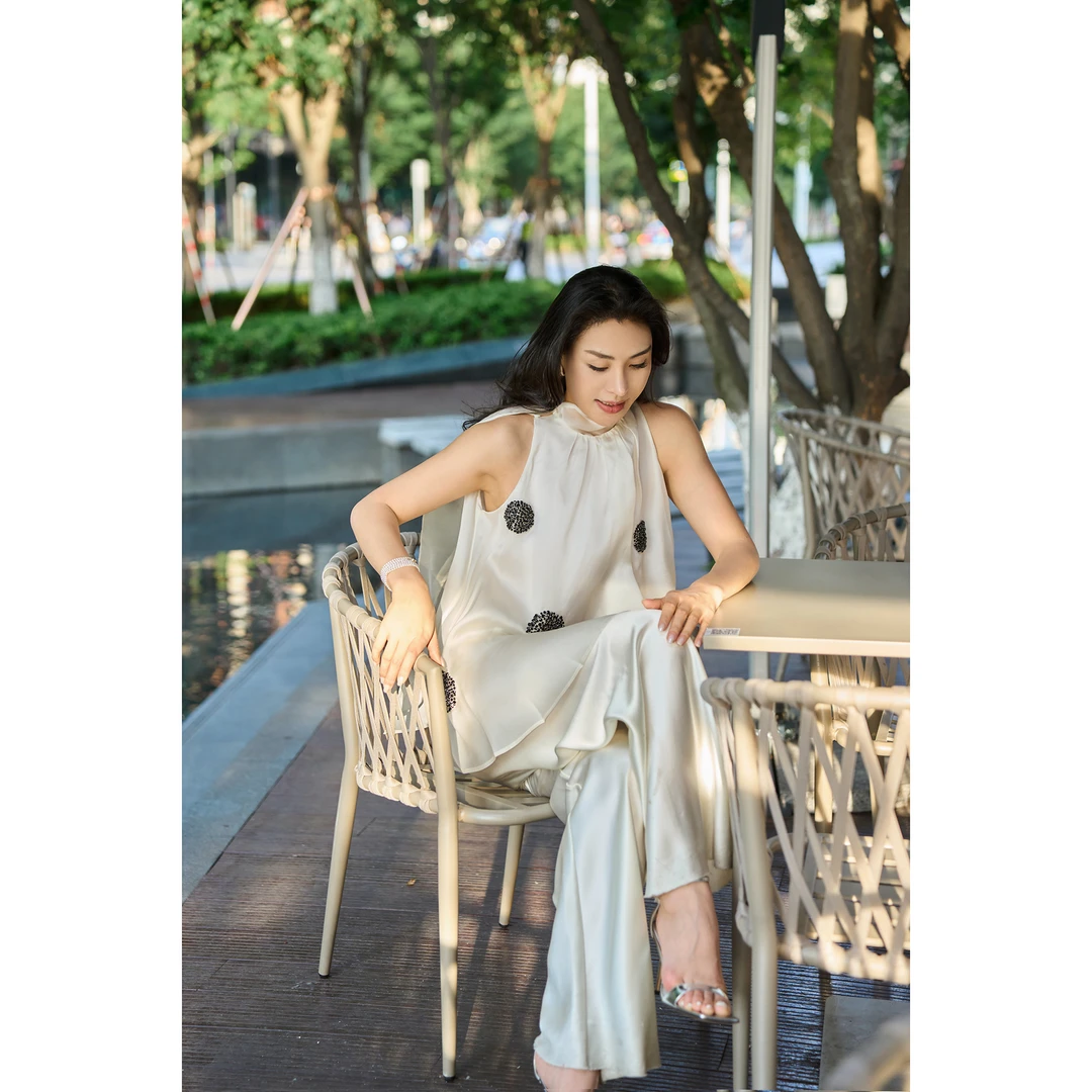 YSU【余书】轻奢气质重工镶钻复古盘襟设计系带挂脖无袖上衣Y370204