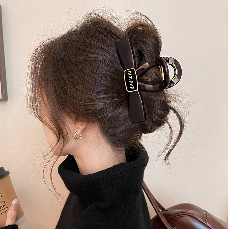 字母标蝴蝶结抓夹气质头发夹子2025新款女脑勺鲨鱼夹高级感发饰