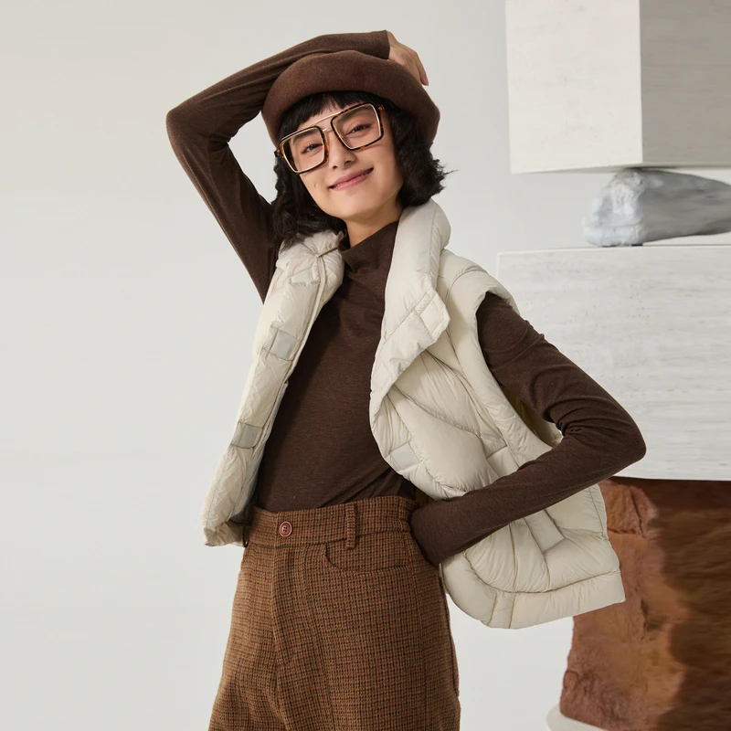谜底短款羽绒马甲女冬季新品立领轻盈保暖百搭马夹244MY1465