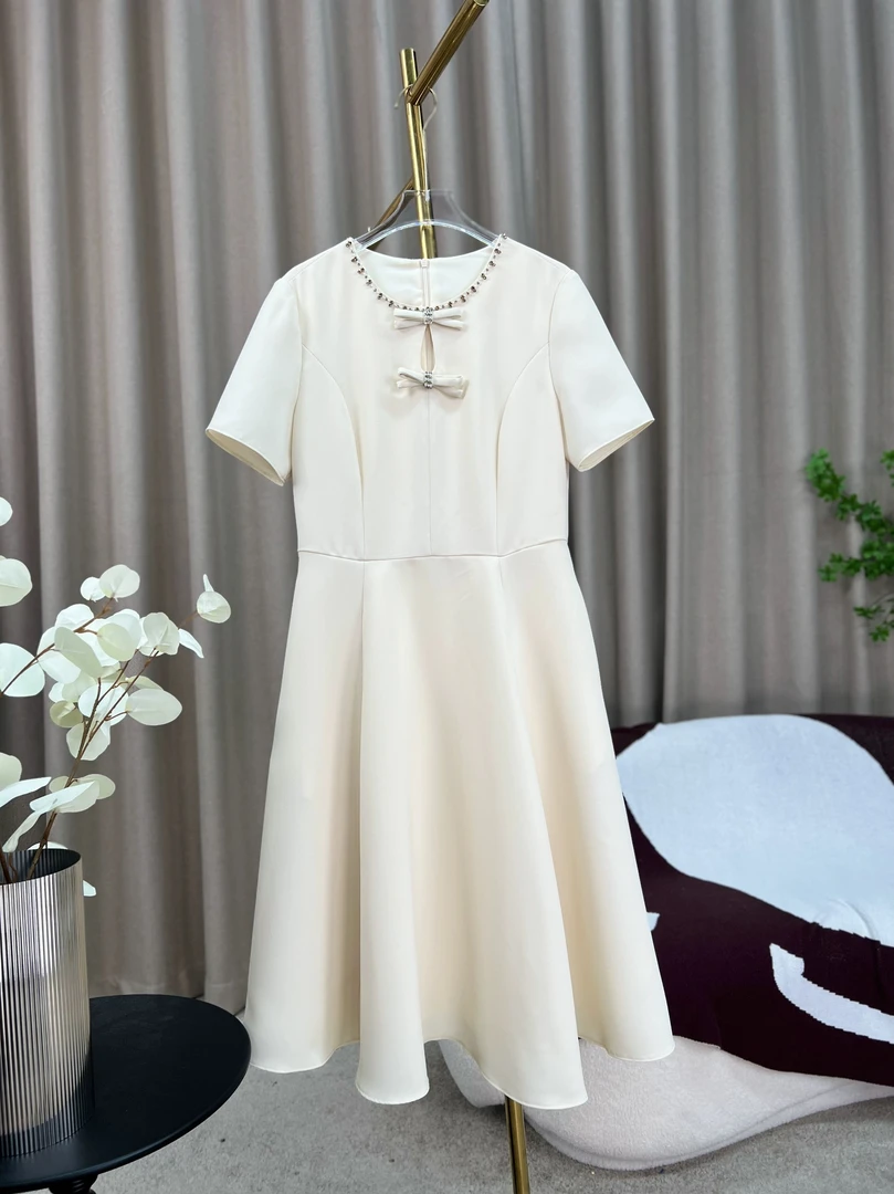 拉家2024初秋新款连衣裙X形大摆优雅气质订珠