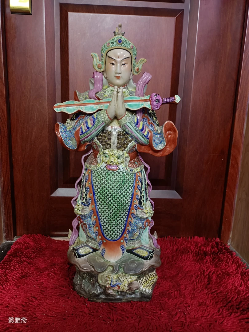 精美绝伦的雕塑瓷《韦陀护法》