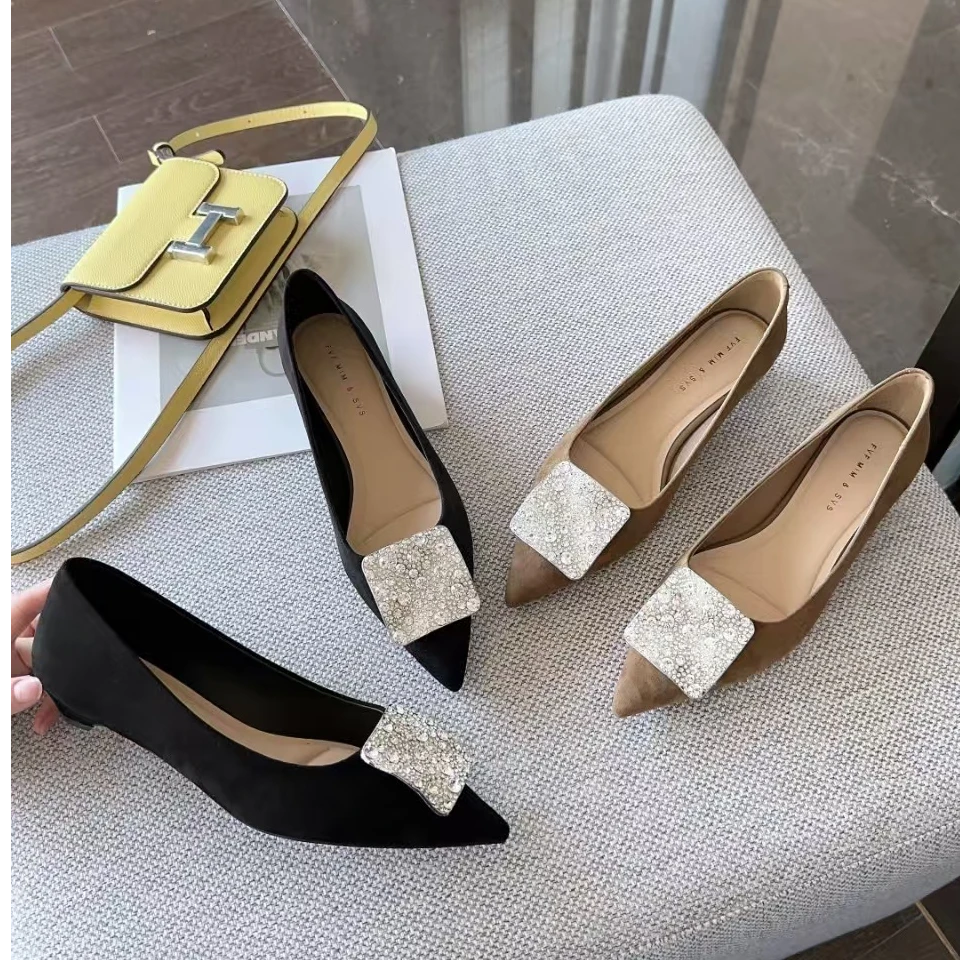 88018低跟尖头高跟鞋女平底2024年款百搭水钻方扣浅口单鞋工作鞋