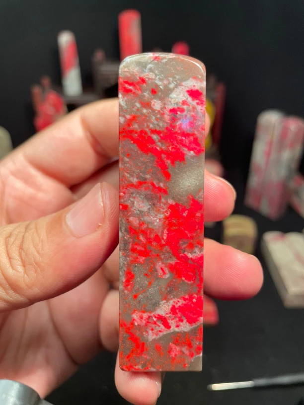 [武良石雕]昌化牛角地鸡血