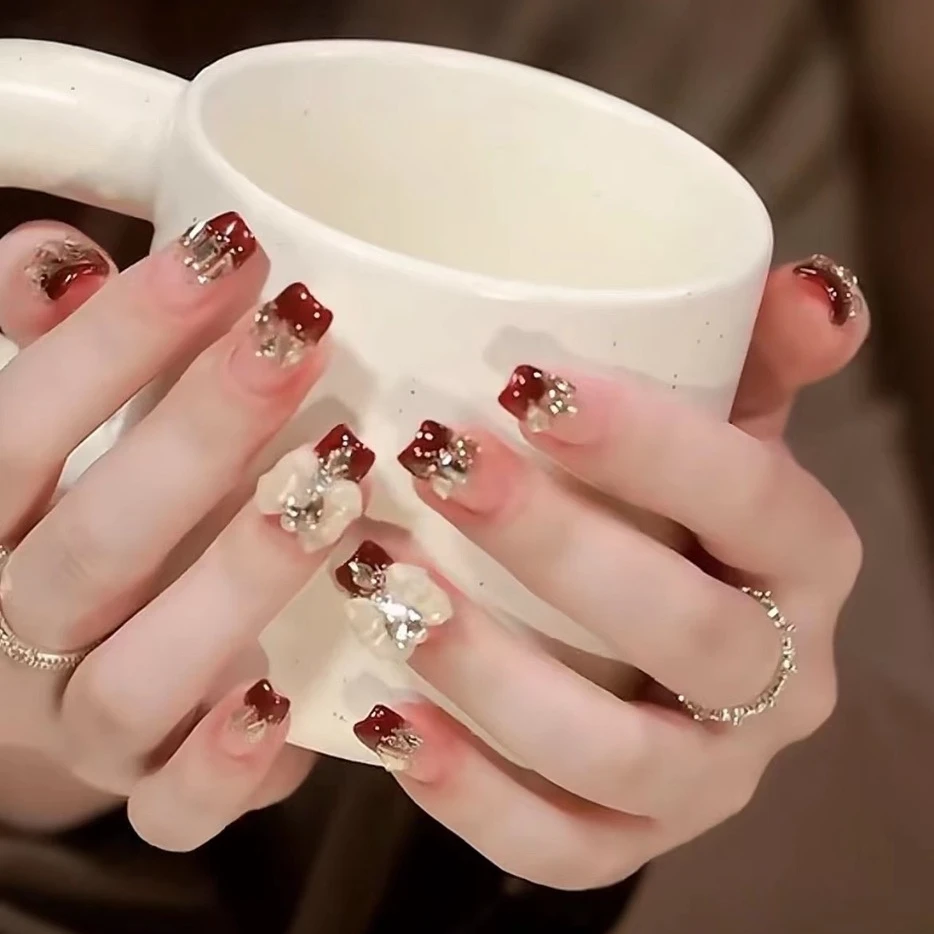 【红红火火】《红酥》纯手工穿戴甲显白显气质美甲贴片蝴蝶结钻款