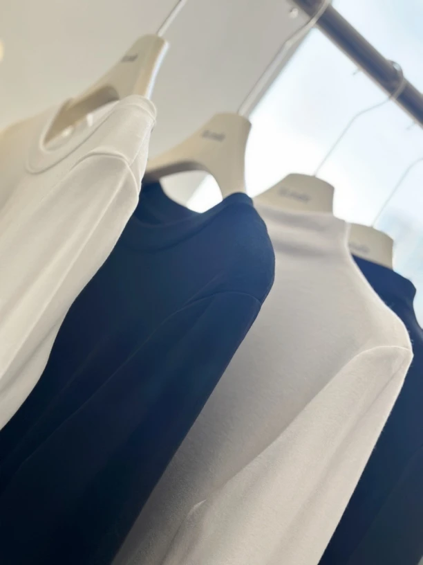 【镇店推荐款】百搭黑白磨毛显瘦长袖圆领中领T