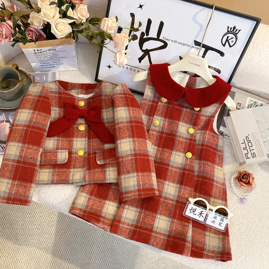 M2024冬季新款女童背心裙时尚格子女宝套装红色连衣裙套装6297