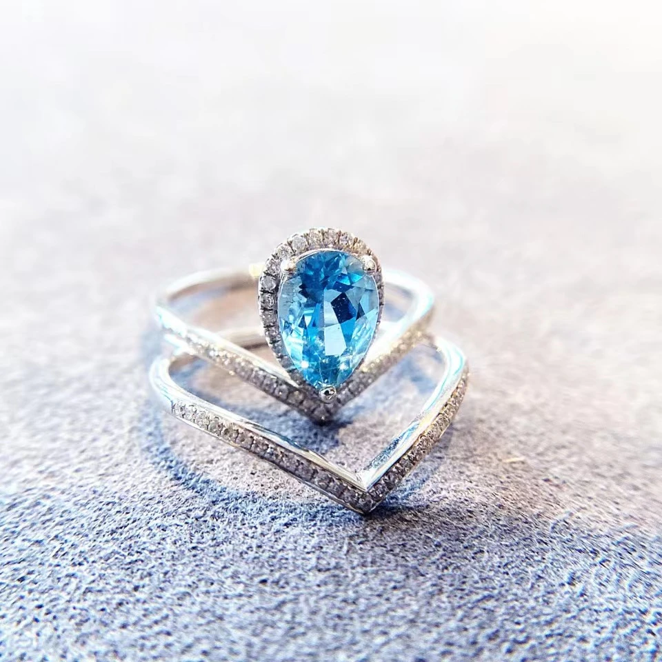 18K金天然海蓝宝戒指