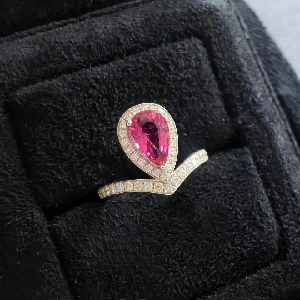 18K金镶嵌碧玺戒指