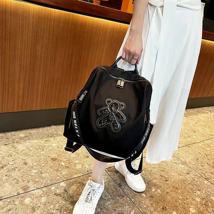 时尚休闲双肩包百搭韩版双肩包女肩包双肩背个性潮流黑色洋气小熊