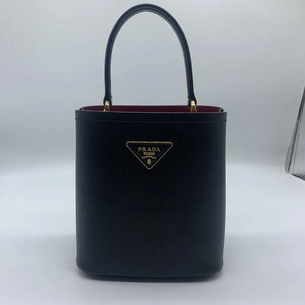 prada普拉达斜挎包/3975 4582