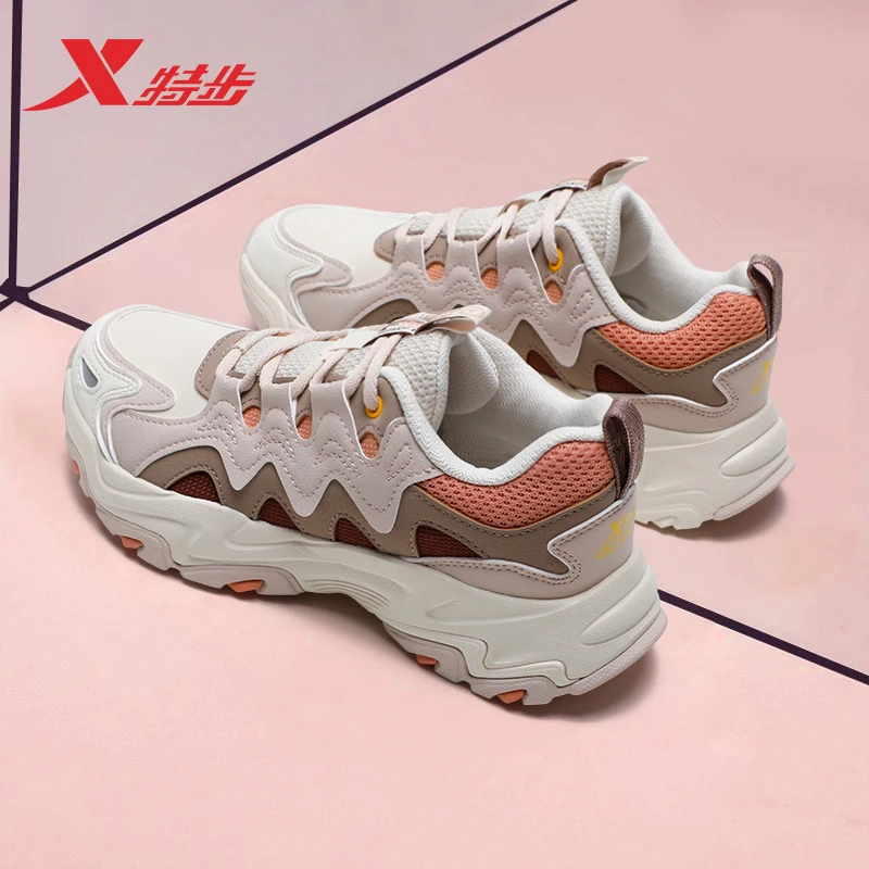 特步女鞋徒步鞋秋季户外运动网面登山鞋跑步轻便防滑越野老爹鞋女