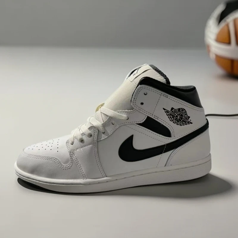 NIKE/耐克Nike 耐克 Air Jordan 1 mid 复古篮球鞋 白黑男款